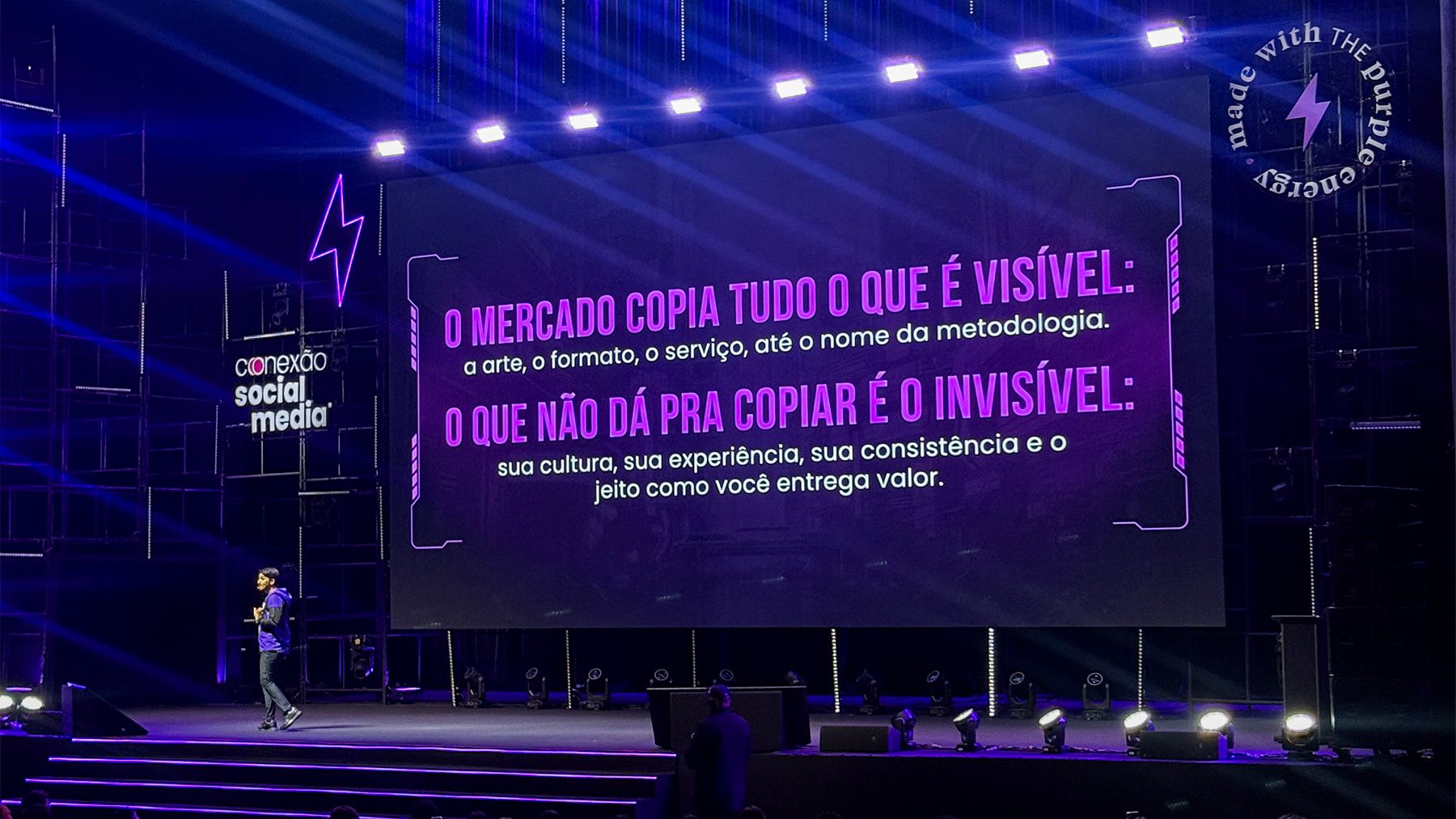 Plateia do Conexão Social Media 2026 durante painel sobre estratégia de conteúdo